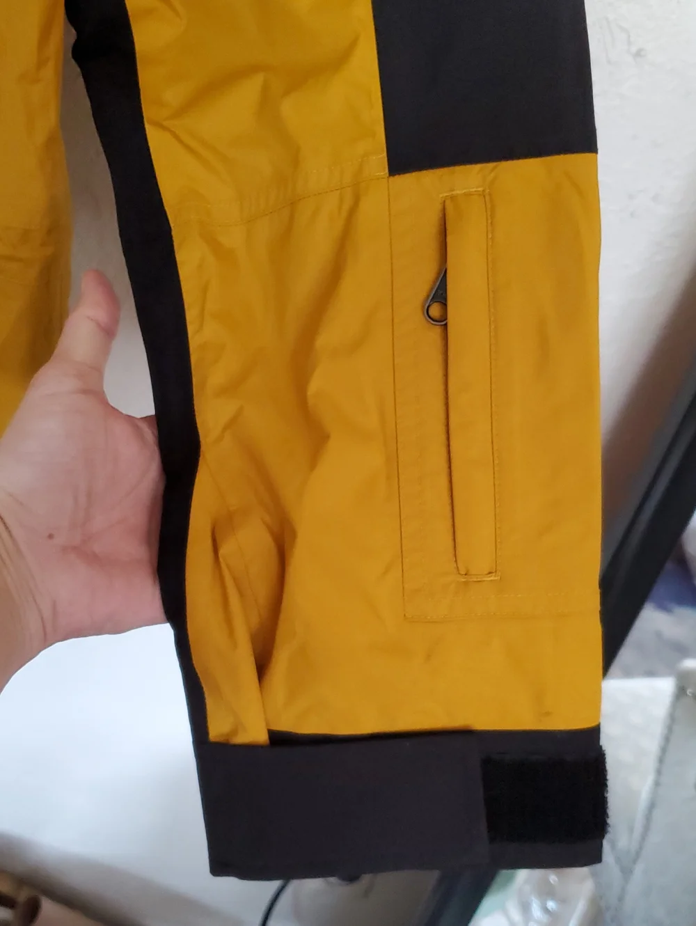 The North Face K2RM Dryvent  Hooded Raincoat In Yellow and Black Mens M
